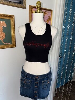 Y2K Black Cropped Tank Top with Red Script Embellishment